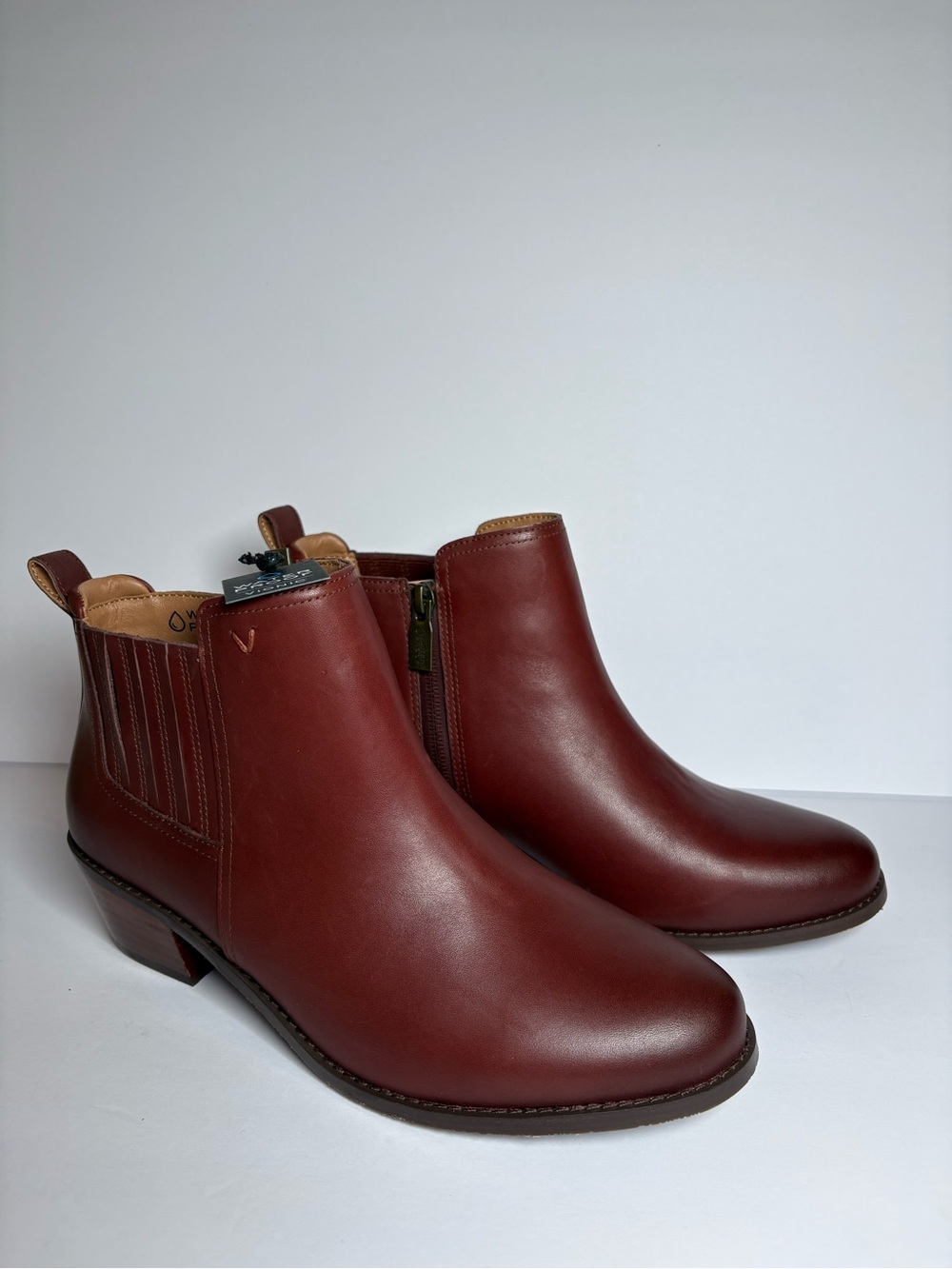 NEW Vionic Size 9 Bethany Chelsea Boots Women's Leather Waterproof Zip Booties